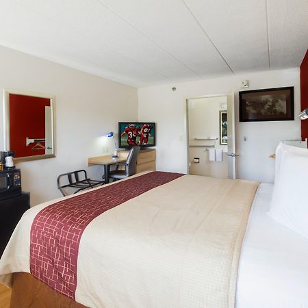 Red Roof Inn Cincinnati Northeast - Blue Ash Eksteriør billede