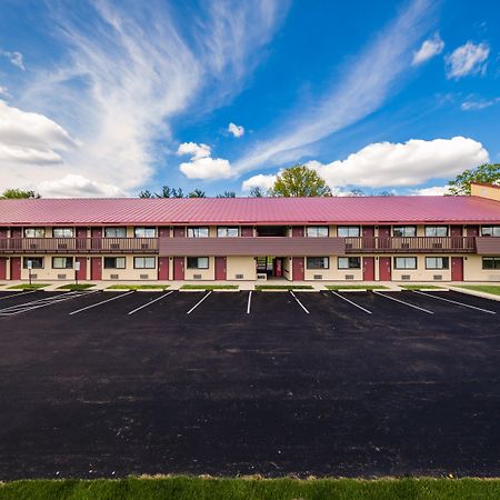 Red Roof Inn Cincinnati Northeast - Blue Ash Eksteriør billede
