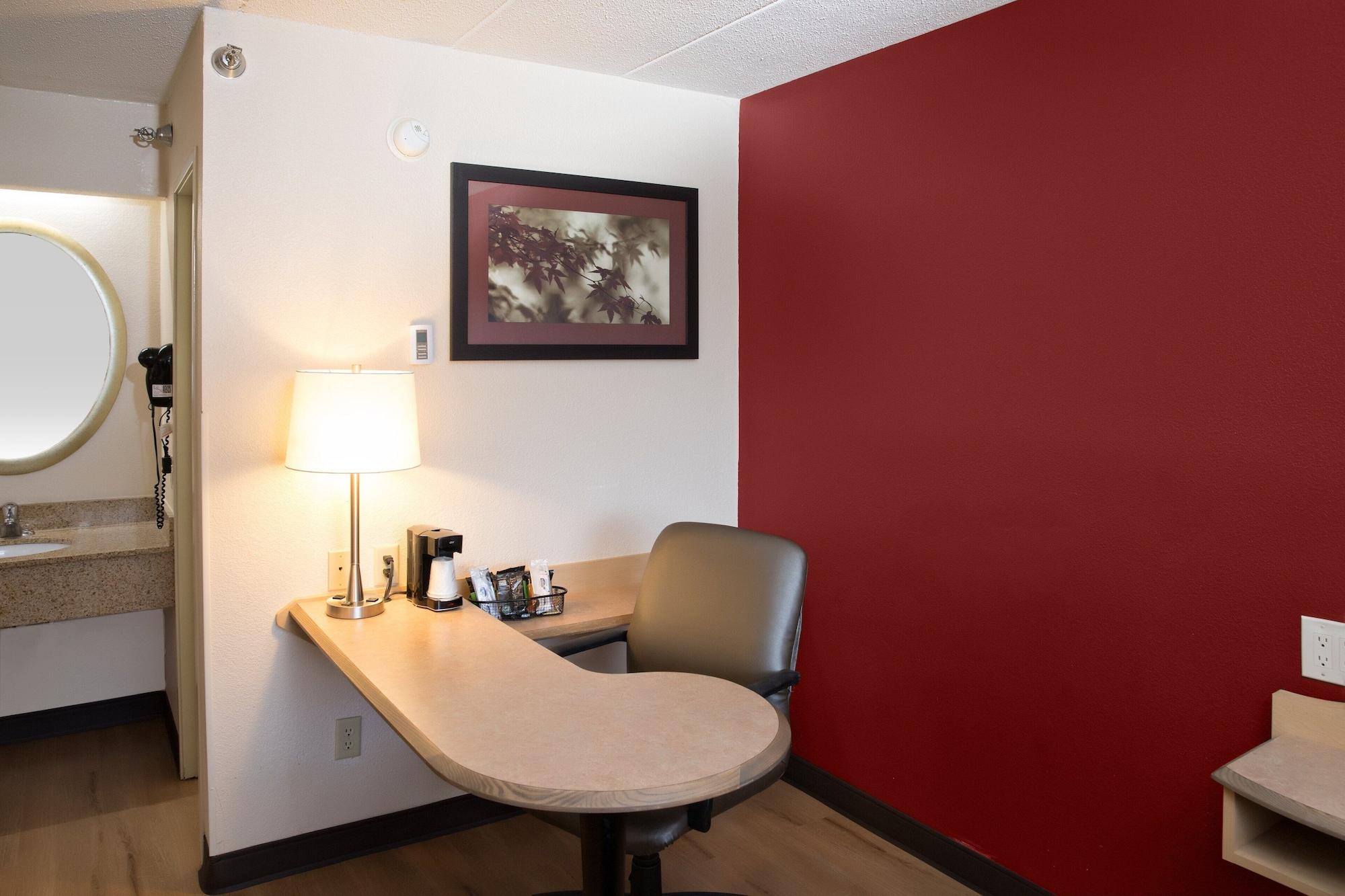 Red Roof Inn Cincinnati Northeast - Blue Ash Eksteriør billede