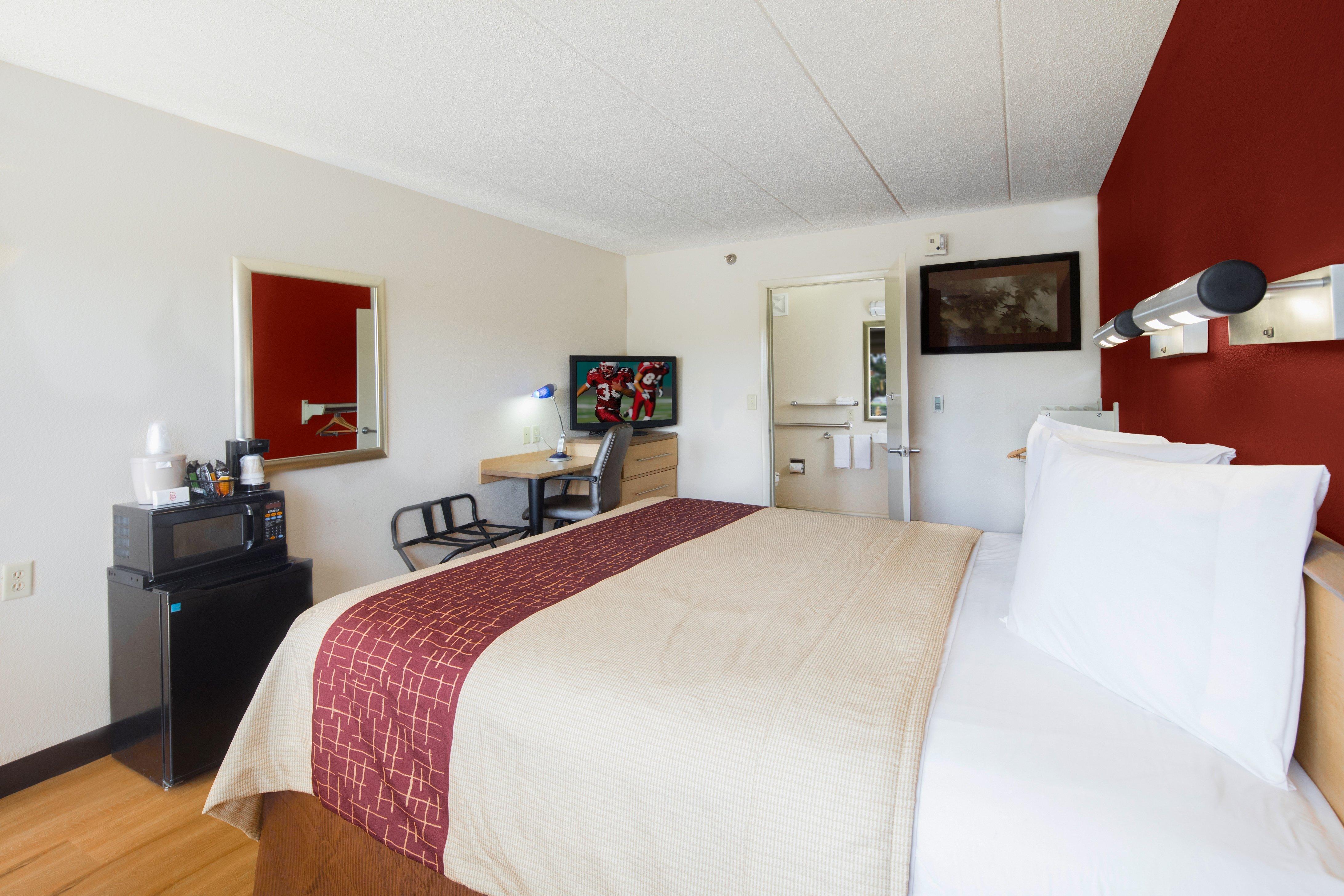 Red Roof Inn Cincinnati Northeast - Blue Ash Eksteriør billede