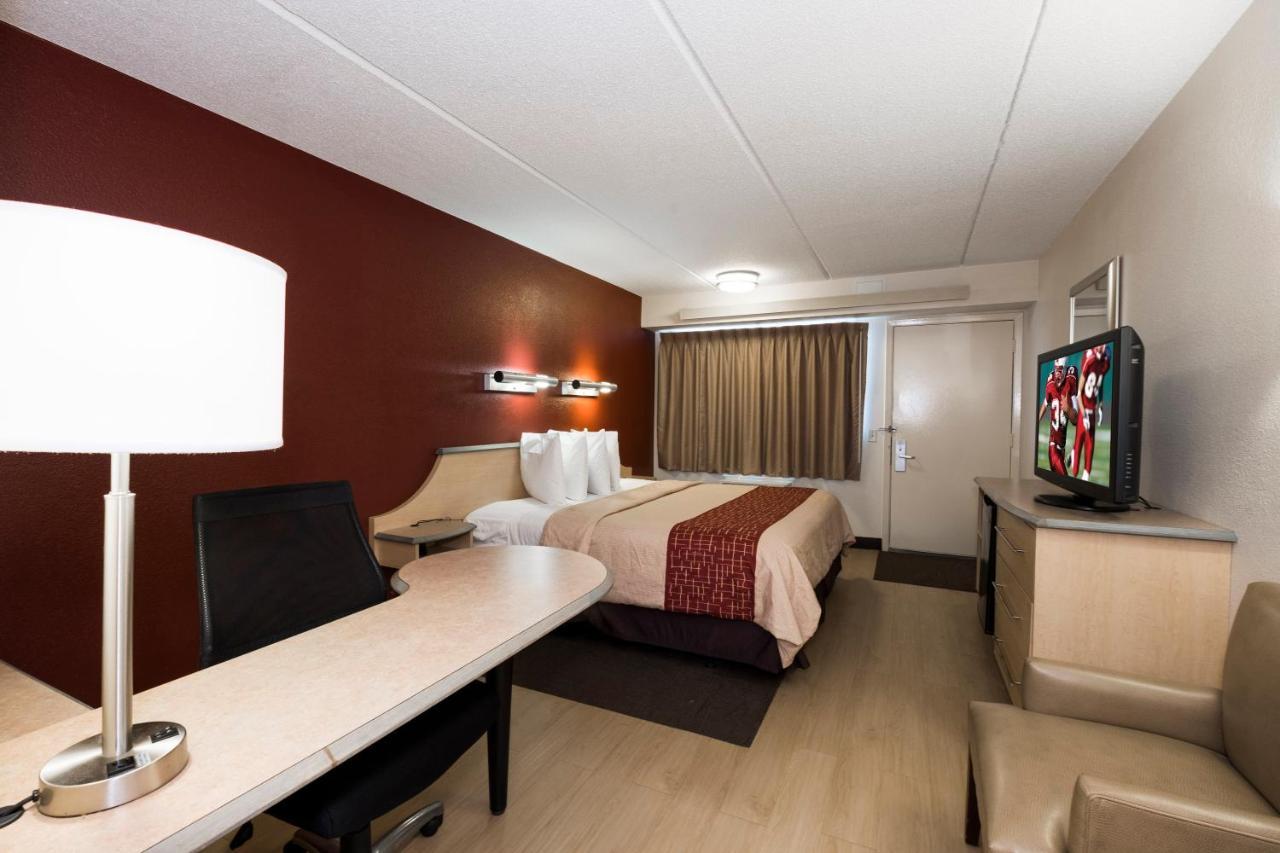 Red Roof Inn Cincinnati Northeast - Blue Ash Eksteriør billede