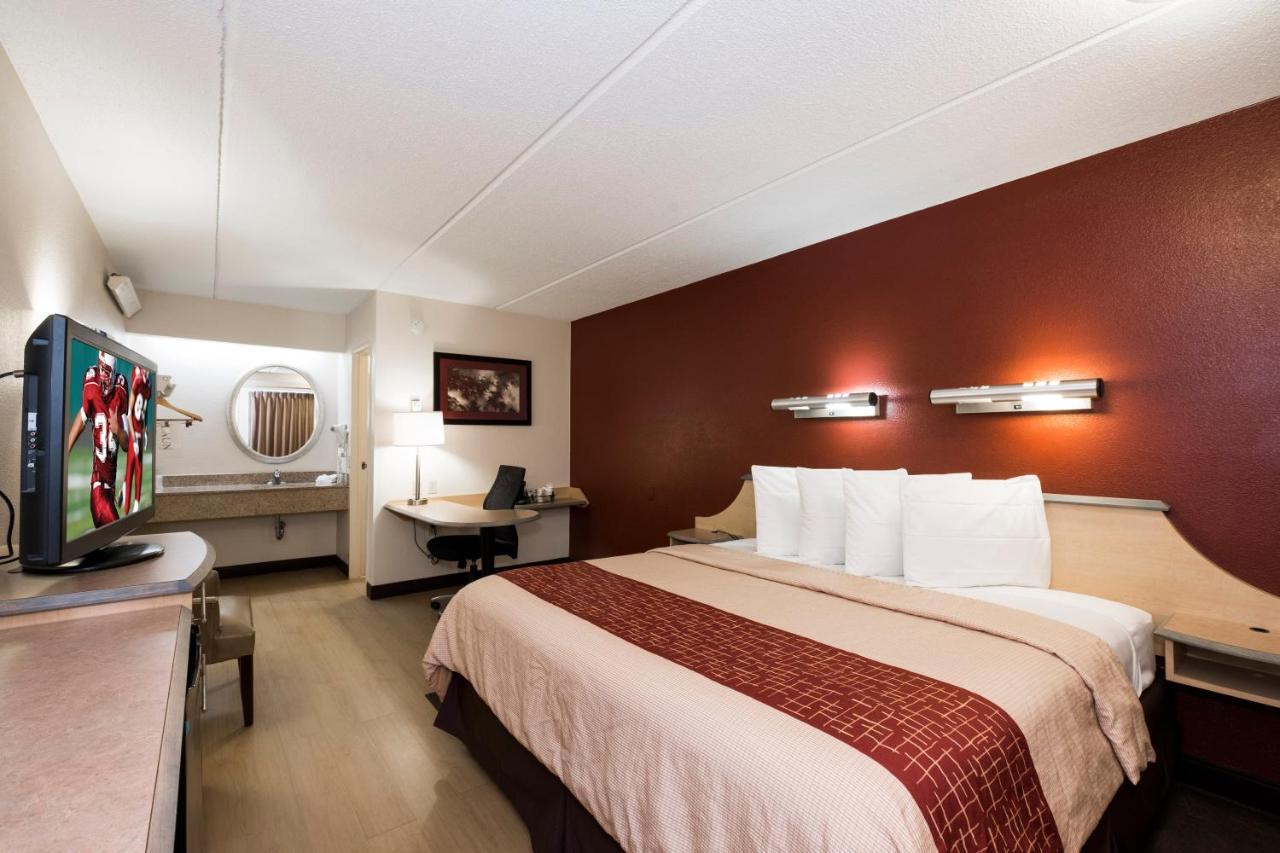 Red Roof Inn Cincinnati Northeast - Blue Ash Eksteriør billede
