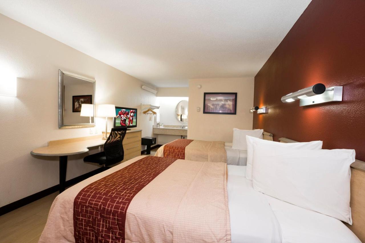 Red Roof Inn Cincinnati Northeast - Blue Ash Eksteriør billede