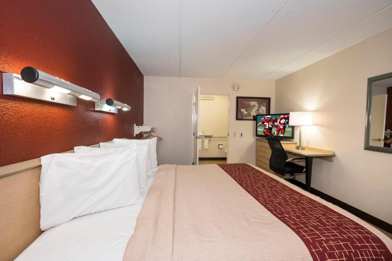 Red Roof Inn Cincinnati Northeast - Blue Ash Eksteriør billede