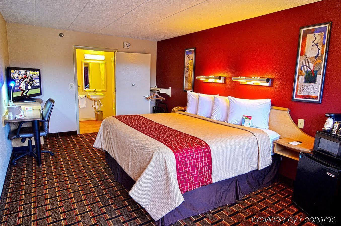 Red Roof Inn Cincinnati Northeast - Blue Ash Eksteriør billede