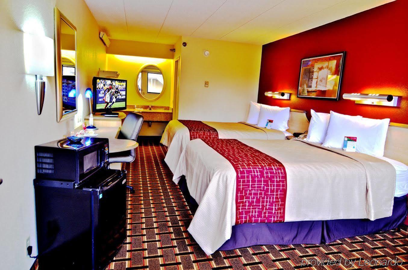 Red Roof Inn Cincinnati Northeast - Blue Ash Eksteriør billede